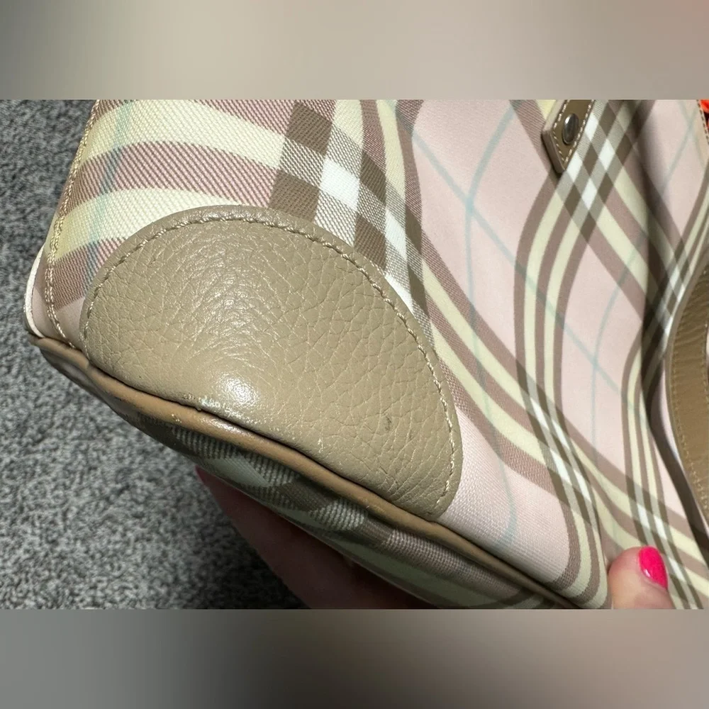 Burberry vintage pale